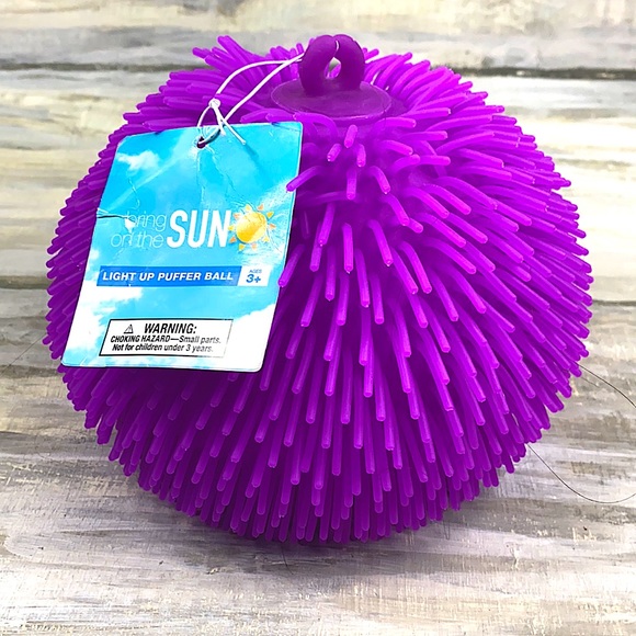 NWT Purple Light Up Puffer Ball Toy Glow-In-The-Dark Squishy Bouncy Ball Ages 3+ - Picture 2 of 9